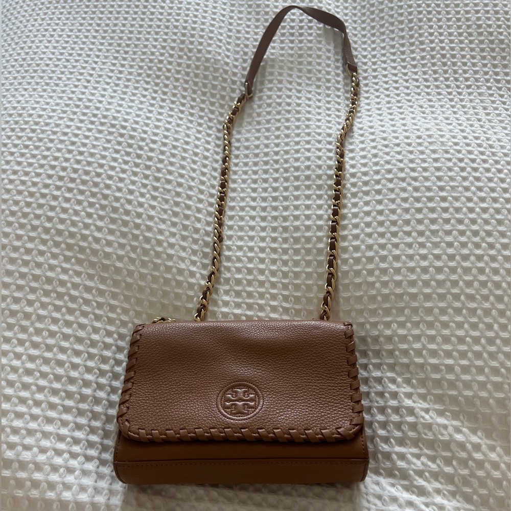 Authentic Tory Burch Marion Shrunken crossbody in Bark